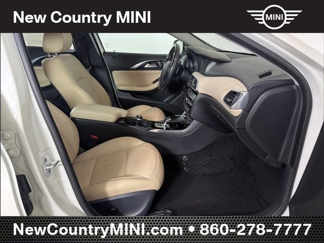 Used 2018 INFINITI QX30 Premium w/ Navigation Package image 16