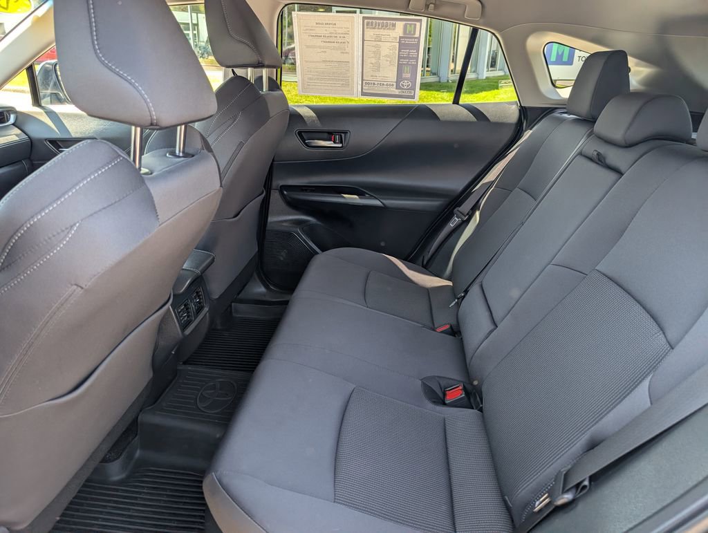 Used 2023 Toyota Venza LE AWD/4WD image 19