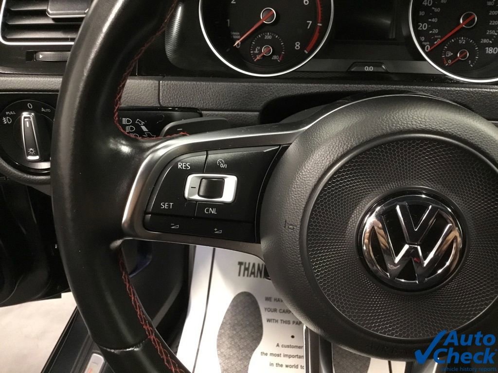 Used 2017 Volkswagen GTI SE image 39
