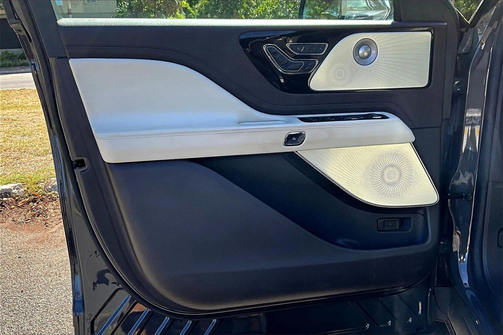 Used 2022 Lincoln Aviator Black Label w/ Dynamic Handling Package image 18