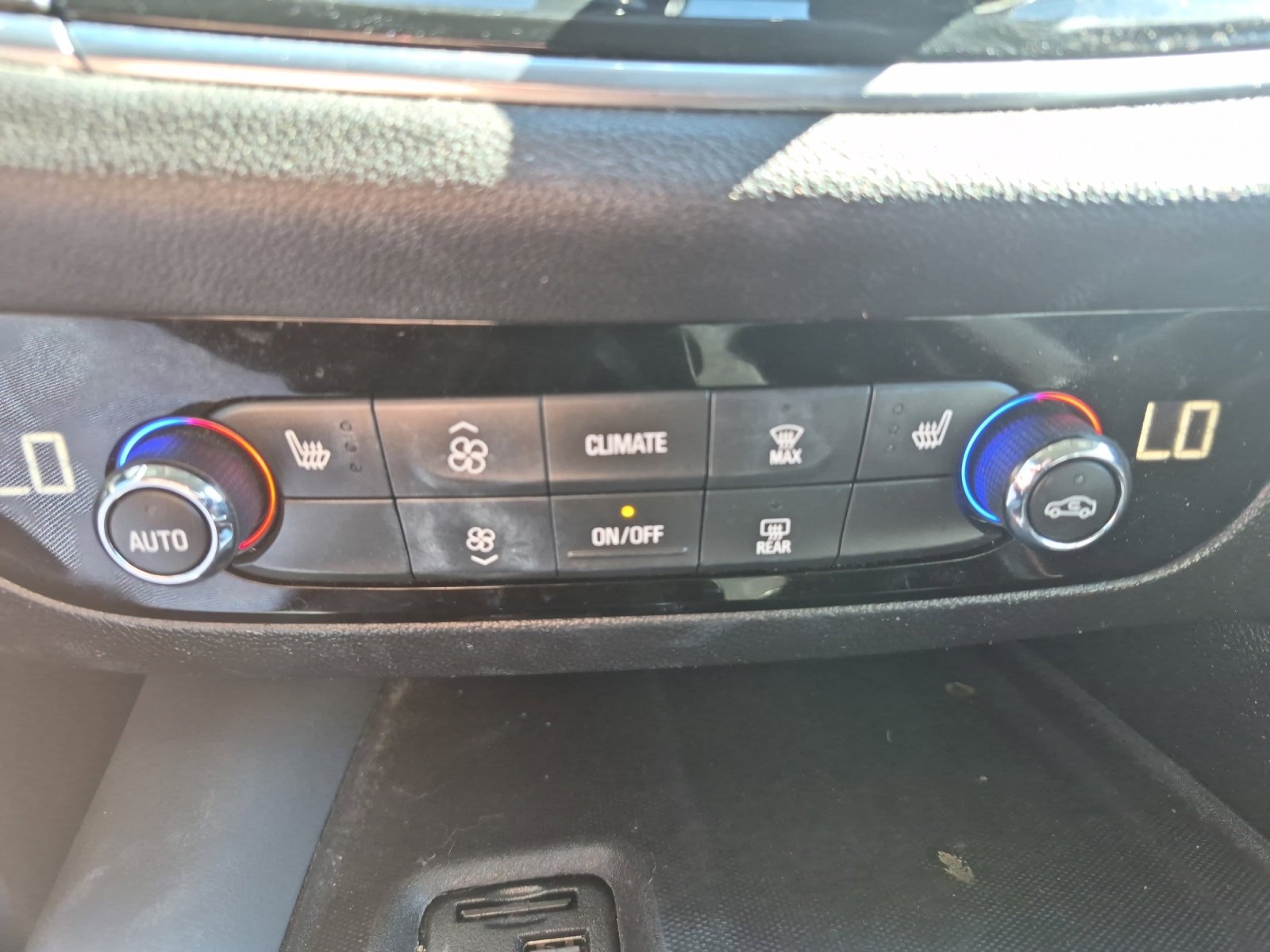 Used 2020 Buick Enclave Essence w/ Sound and Sites Package image 18