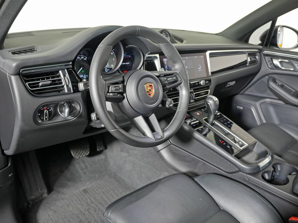 Certified 2023 Porsche Macan S AWD/4WD image 4