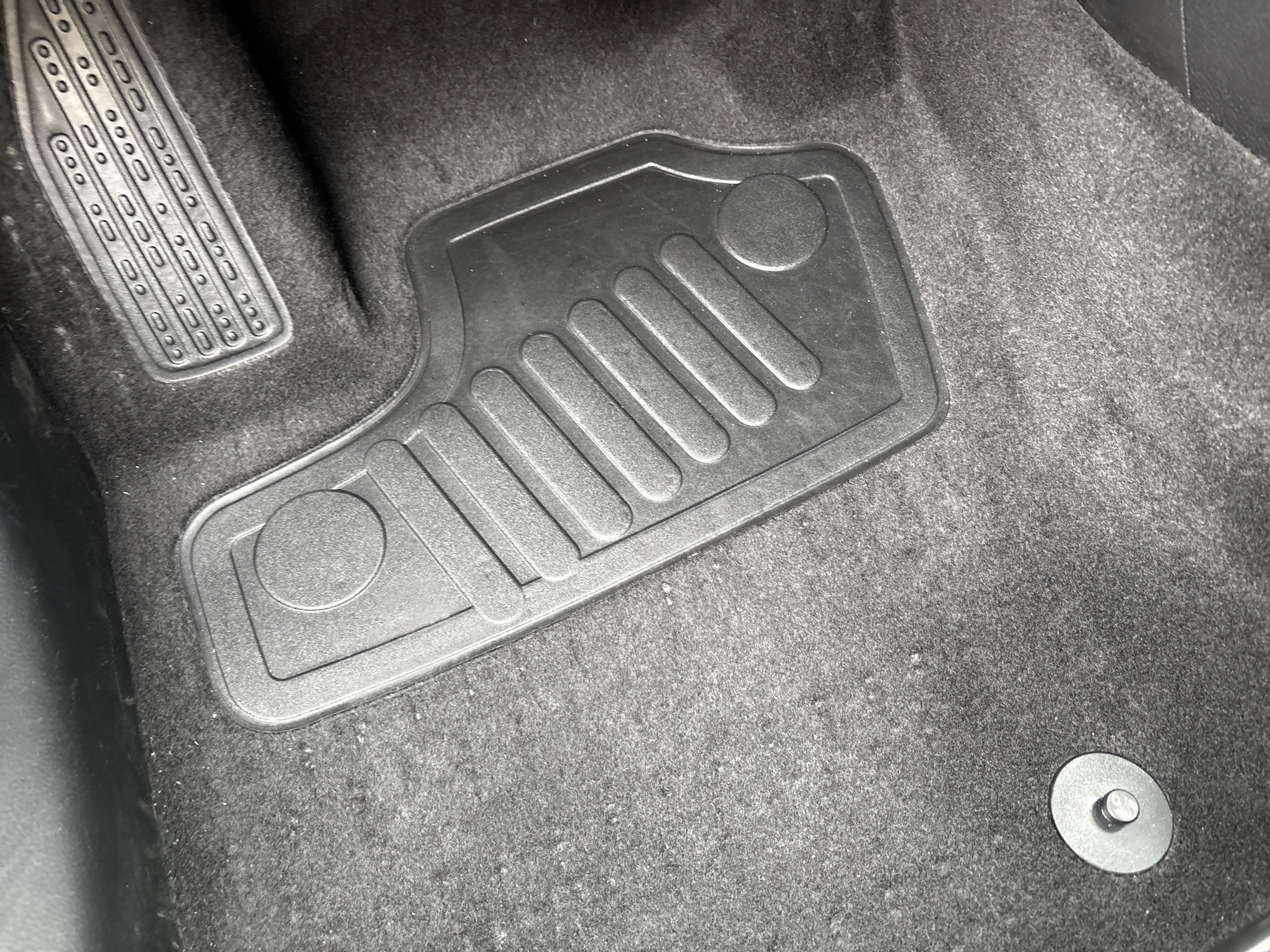 Used 2018 Jeep Compass Sport image 17