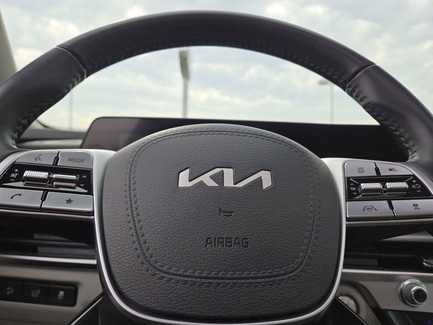 Used 2025 Kia Telluride S FWD image 24