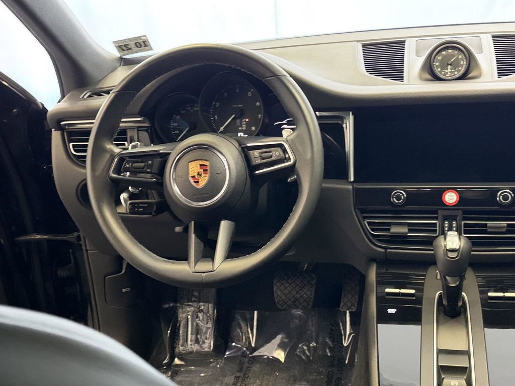 Certified 2022 Porsche Macan image 20