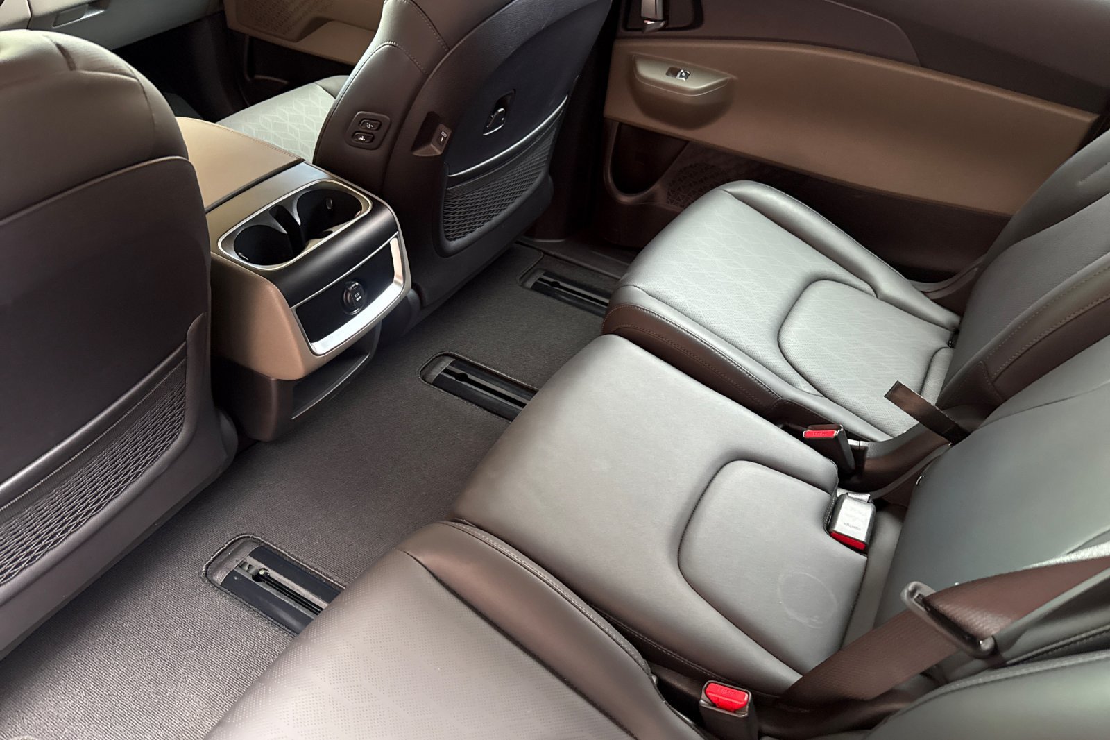Used 2026 Kia Carnival EX FWD image 12