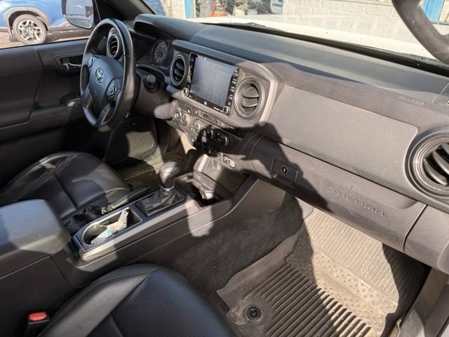 Used 2020 Toyota Tacoma TRD Off-Road w/ TRD Premium Off Road Package AWD/4WD image 17