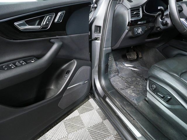 Used 2017 Audi Q7 3.0T Premium Plus image 8