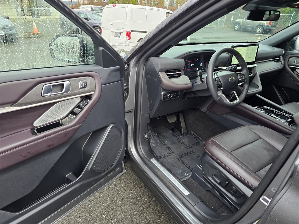 Used 2025 Ford Explorer Platinum image 20