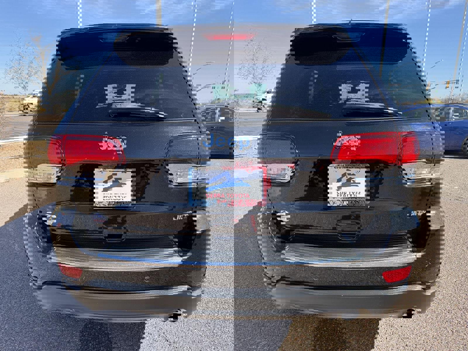 Used 2021 Jeep Grand Cherokee Limited w/ Luxury Group II image 4