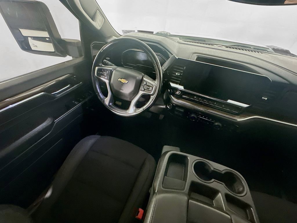 Used 2024 Chevrolet Silverado 2500 LT image 9