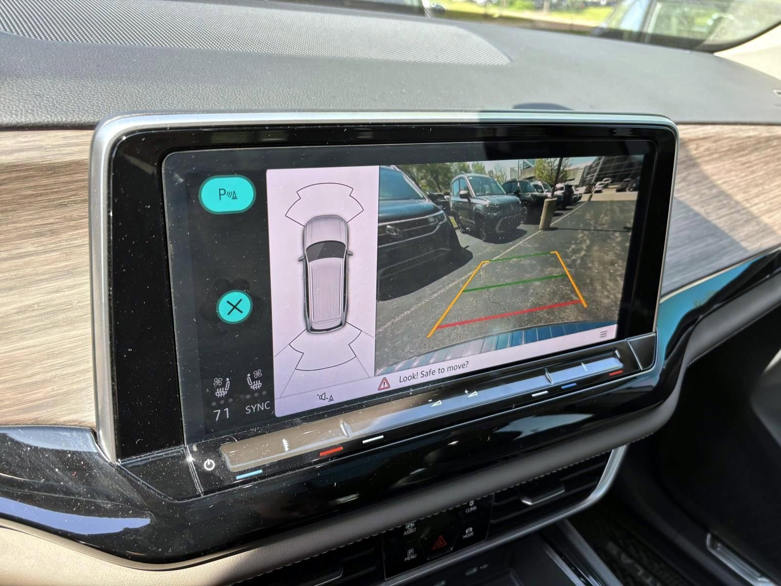 Used 2024 Volkswagen Atlas SEL AWD/4WD image 20