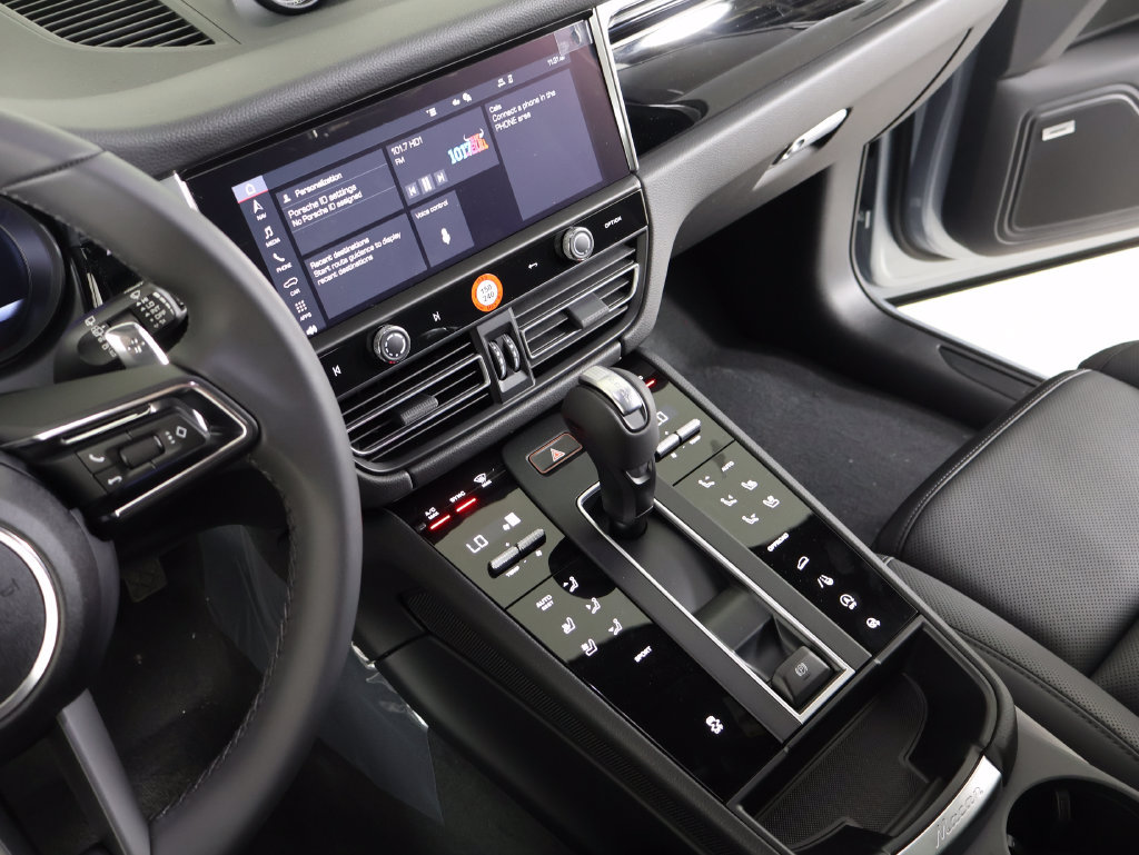 New 2026 Porsche Macan AWD/4WD image 14