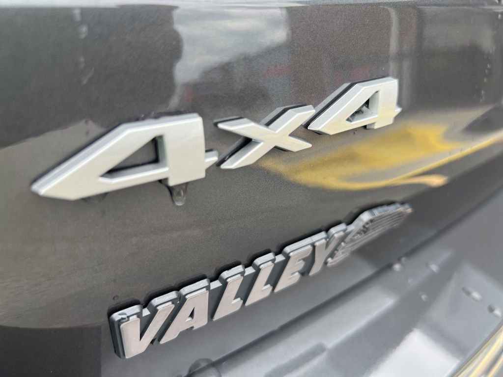 New 2025 Jeep Grand Cherokee L Overland w/ Luxury Tech Group IV image 7