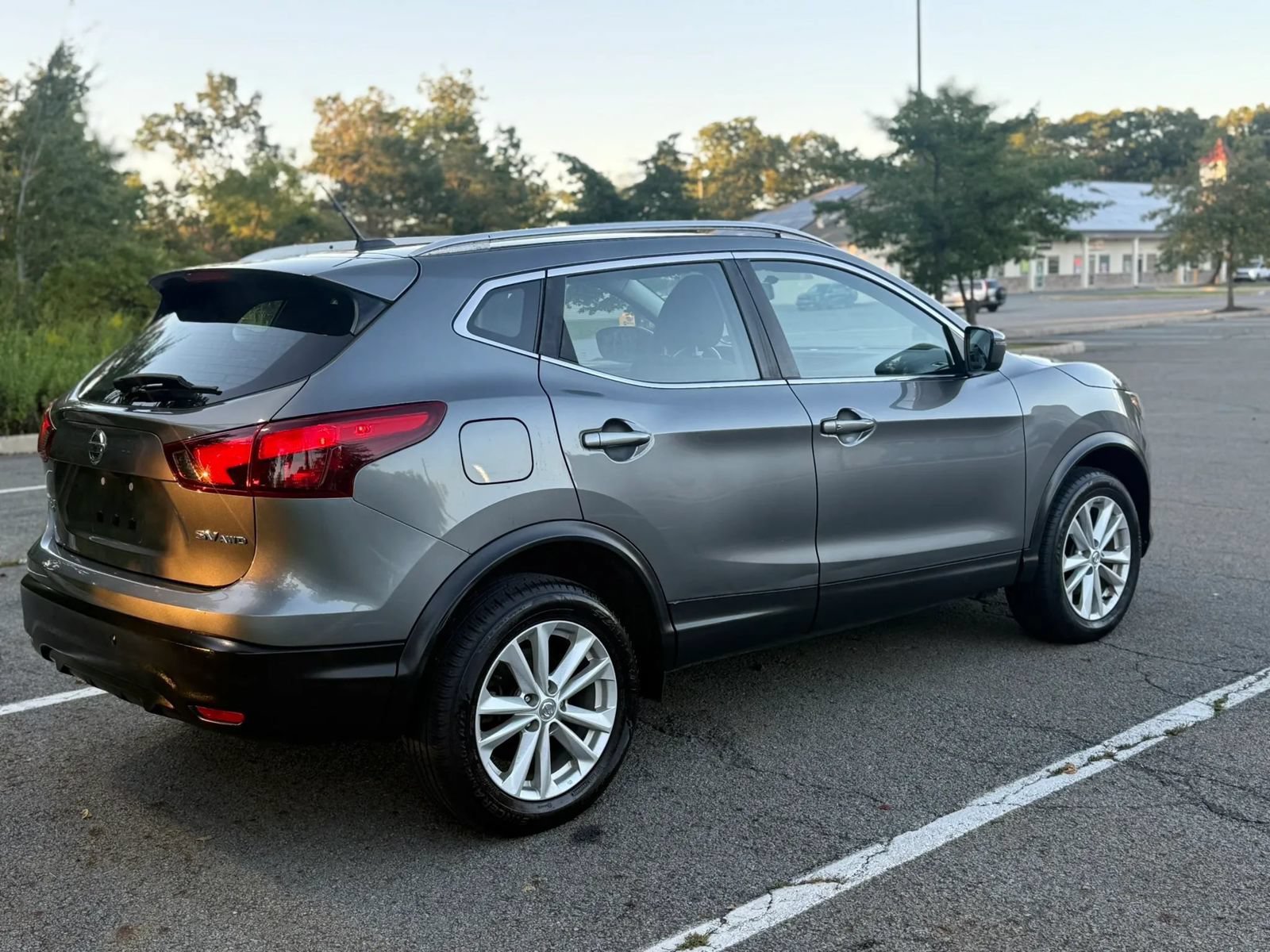 Used 2018 Nissan Rogue Sport SV AWD/4WD image 5