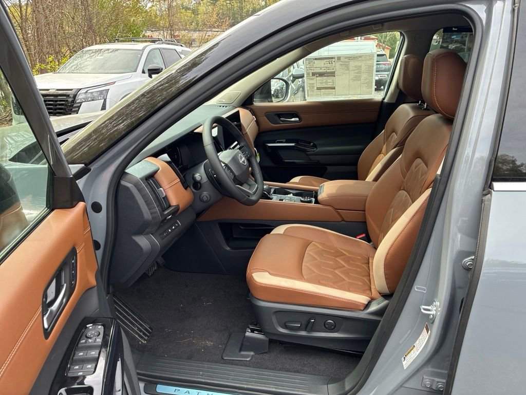 New 2026 Nissan Pathfinder Platinum AWD/4WD image 17