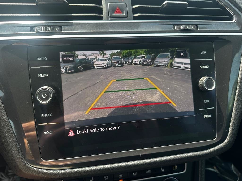 Used 2020 Volkswagen Tiguan SE w/ Panoramic Sunroof Package AWD/4WD image 15
