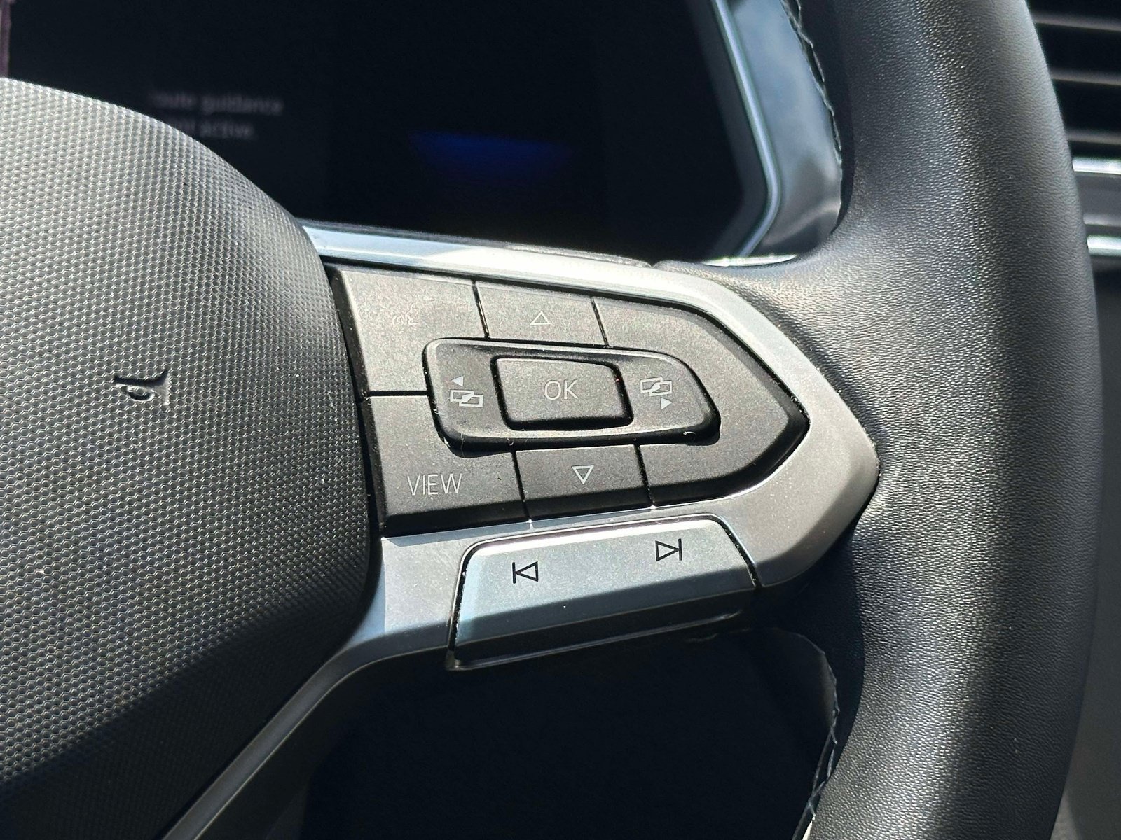 Certified 2022 Volkswagen Tiguan SE FWD image 24
