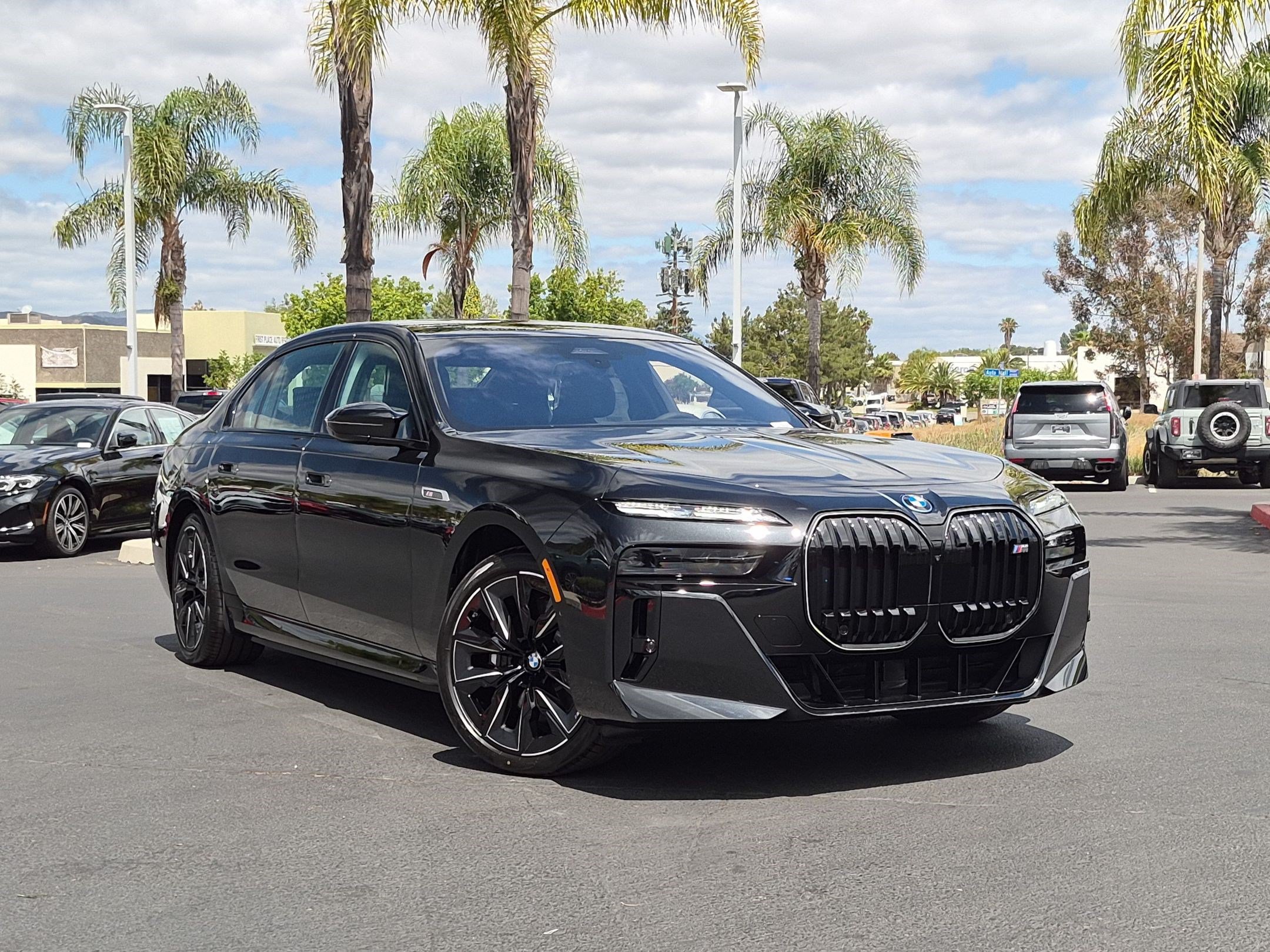 New 2026 BMW i7 M70 w/ Executive Package AWD/4WD image 2