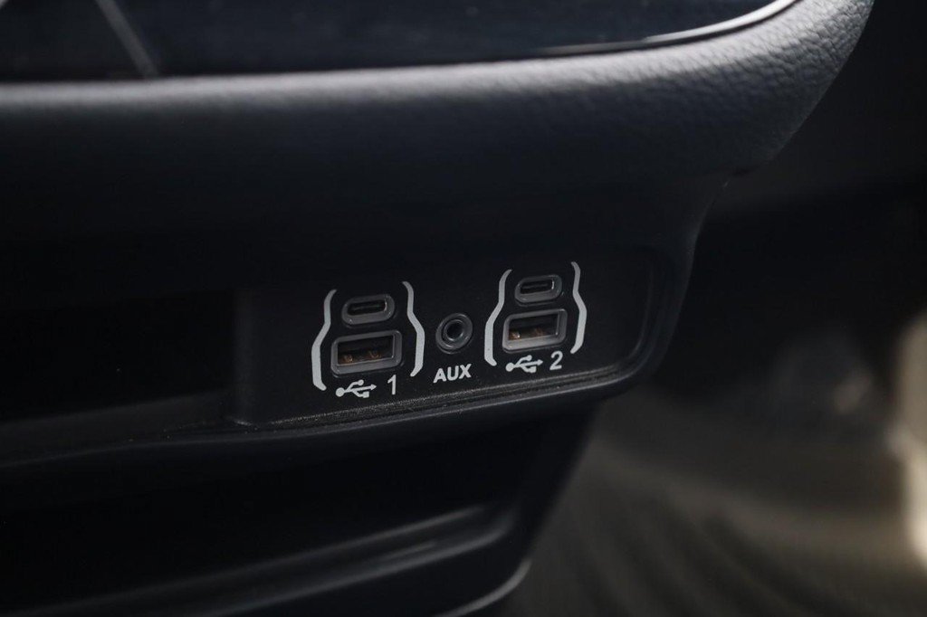 Used 2021 Chrysler Pacifica Touring-L w/ Premium & Safety Sphere Group FWD image 19