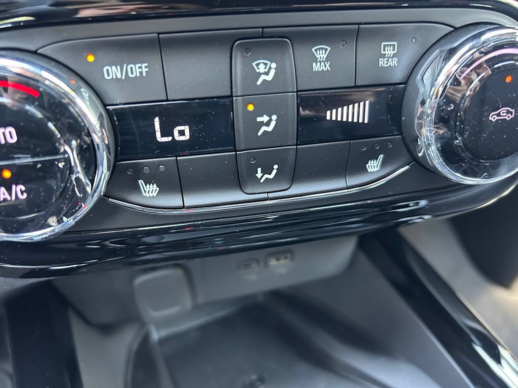 New 2026 Chevrolet Trax RS w/ Sunroof Package FWD image 32