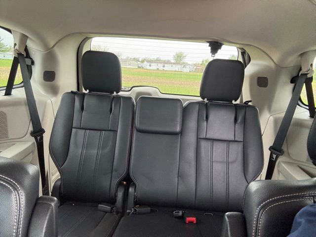 Used 2015 Chrysler Town & Country Touring-L w/ Driver Convenience Group FWD image 24