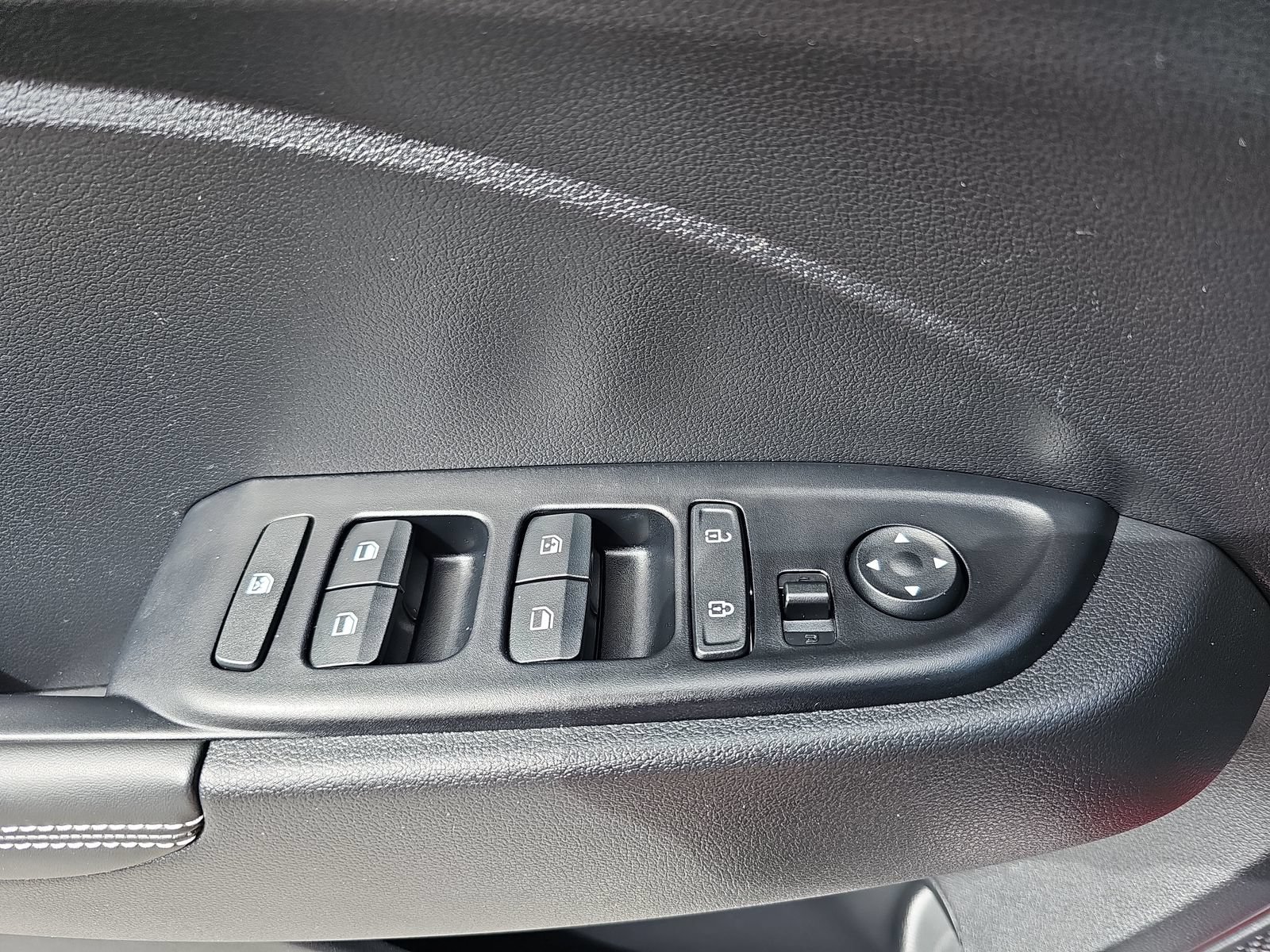 Certified 2025 Hyundai Venue Limited FWD image 31