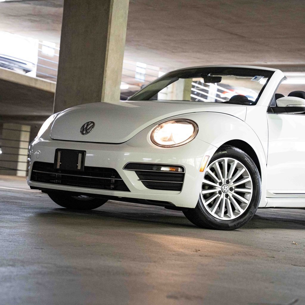 Used 2019 Volkswagen Beetle 2.0T SE FWD image 2