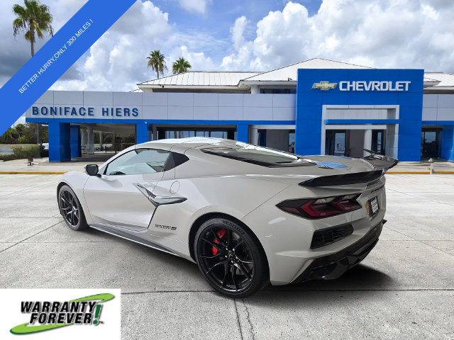 Used 2027 Chevrolet Corvette Grand Sport w/ Z52 Sport Performance Package RWD image 3