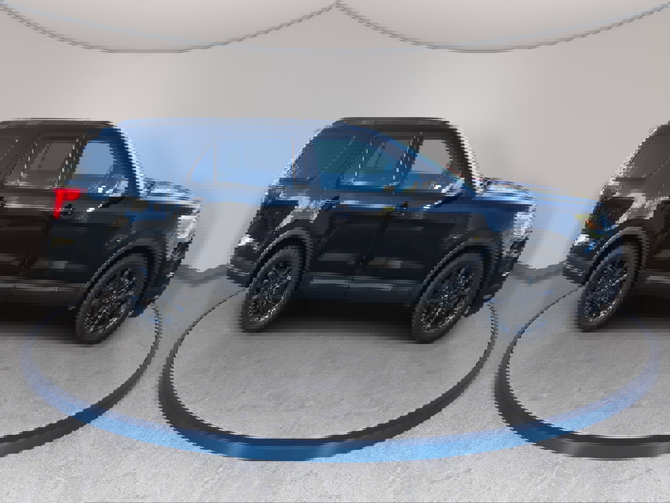 Used 2018 Ford Explorer XLT w/ Equipment Group 202A image 4