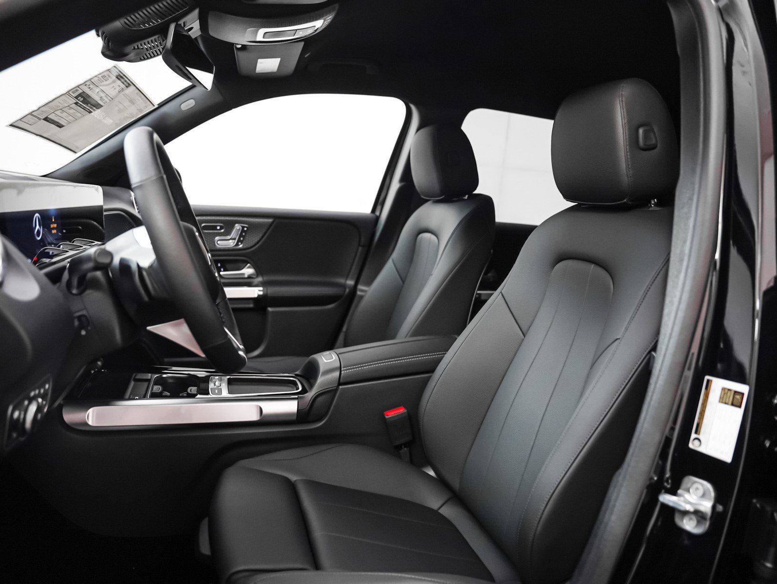 New 2025 Mercedes-Benz GLB 250 4MATIC image 8