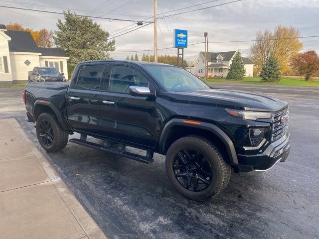 Used 2023 GMC Canyon Denali w/ Denali Black Edition image 5
