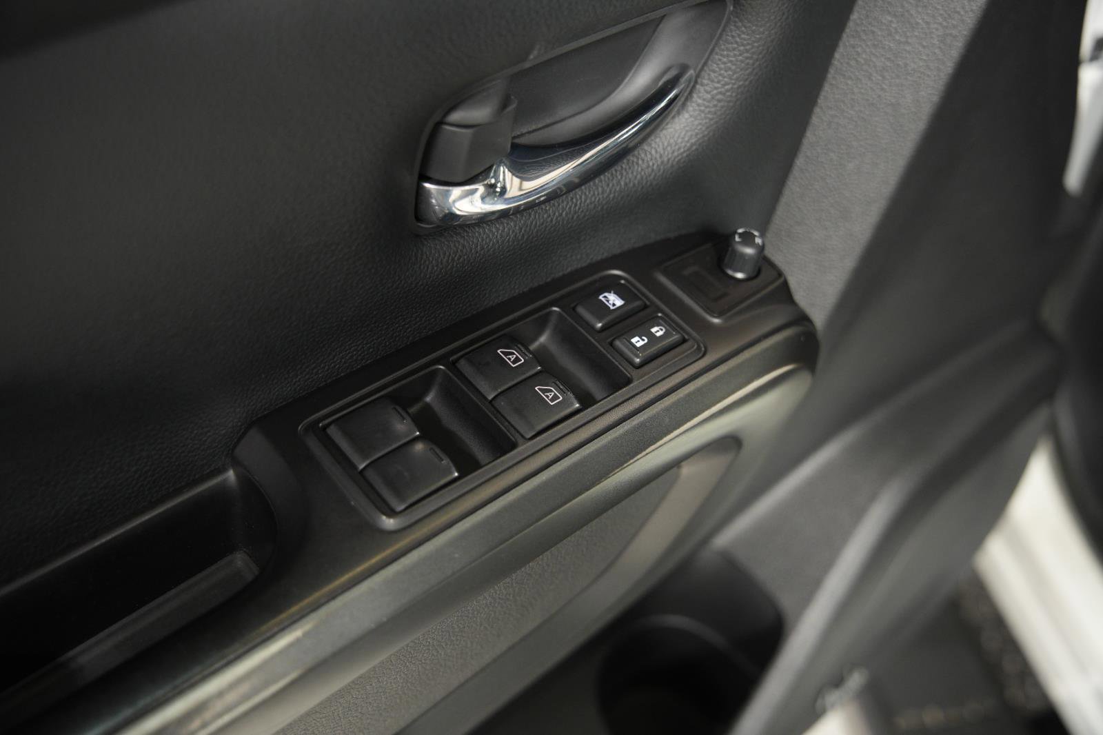 Used 2020 Nissan Titan PRO-4X w/ Pro-4x Utility Package image 24