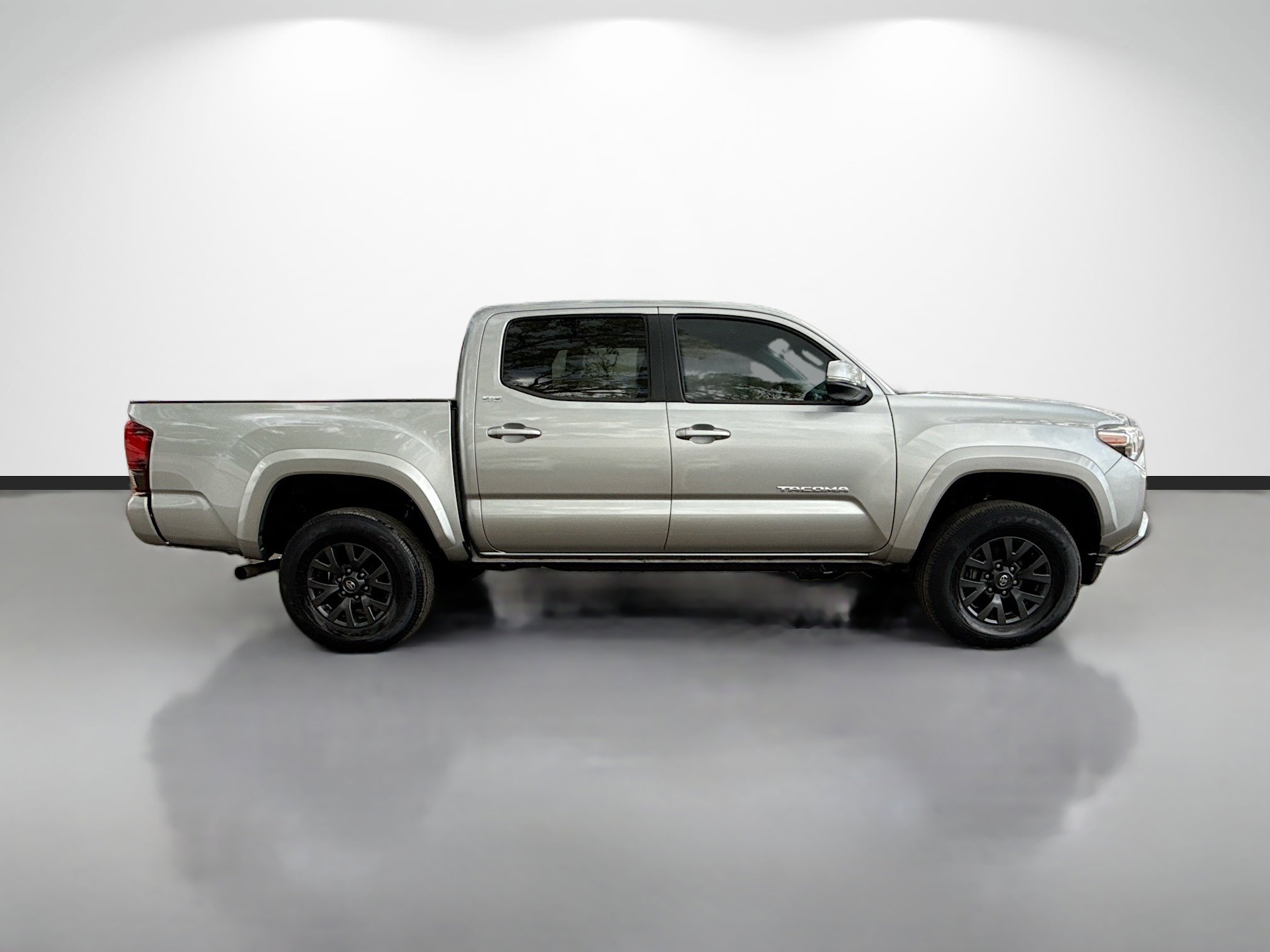 Used 2023 Toyota Tacoma SR5 w/ Technology Package image 2
