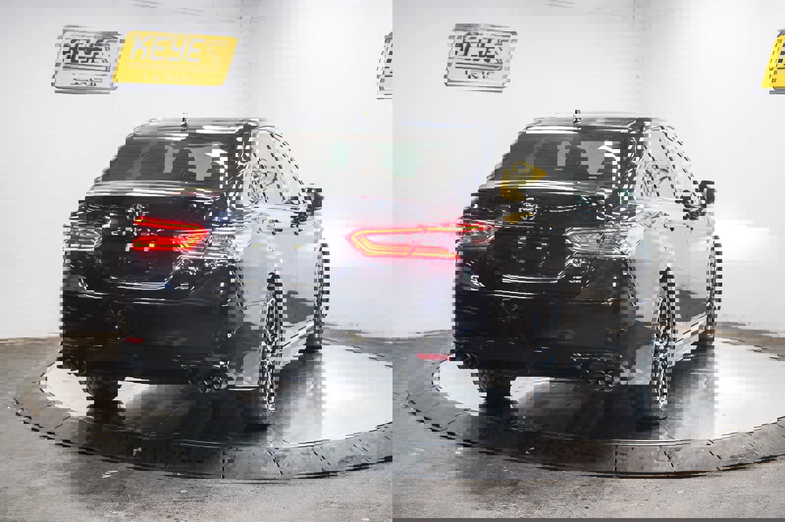 Used 2019 Toyota Camry XSE w/ Carpet Mat Package image 4