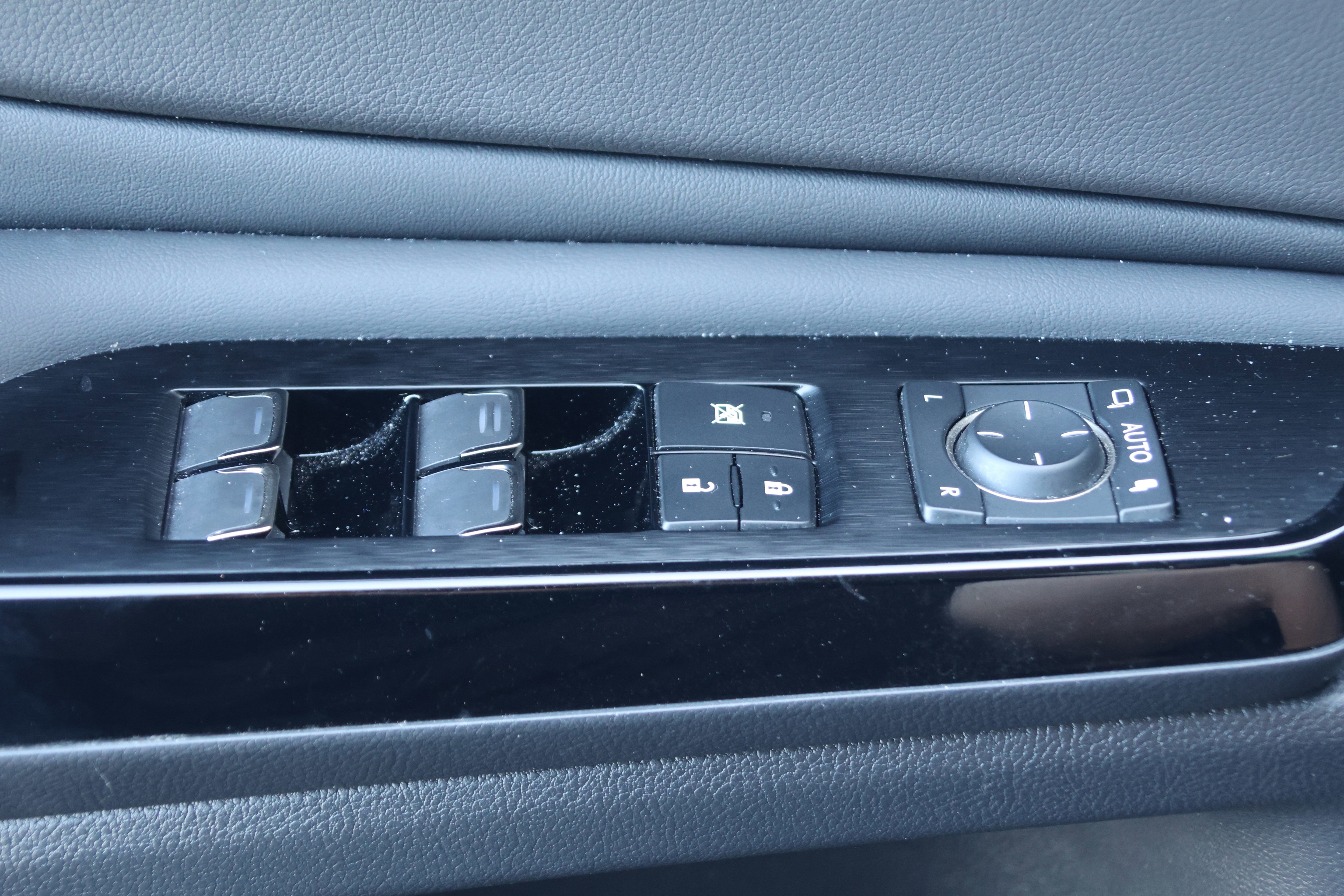 Used 2024 Lexus ES 350 Ultra Luxury w/ Accessory Package (Z2) image 15