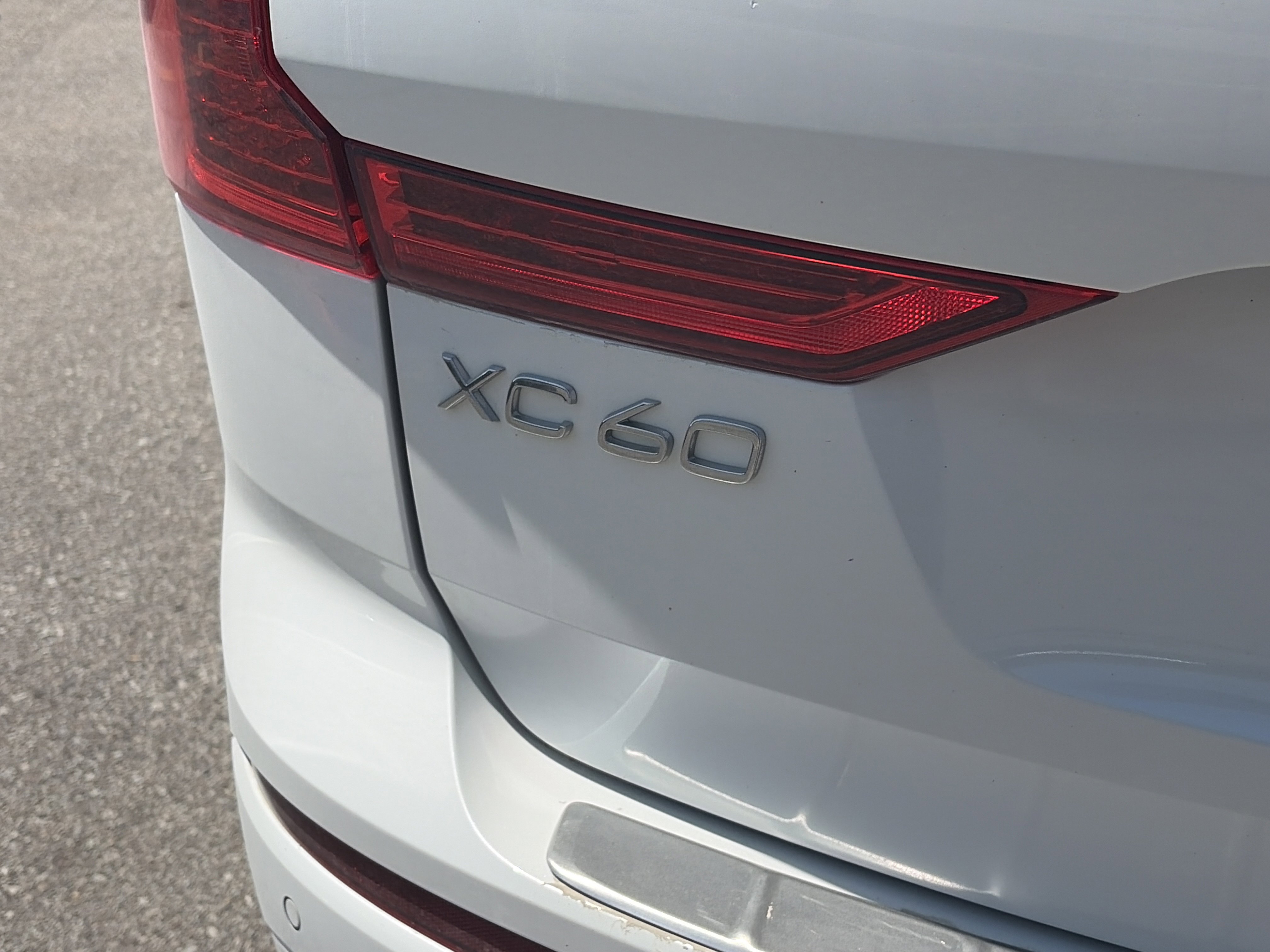 Used 2021 Volvo XC60 T8 R-Design w/ Protection Package Premier AWD/4WD image 13