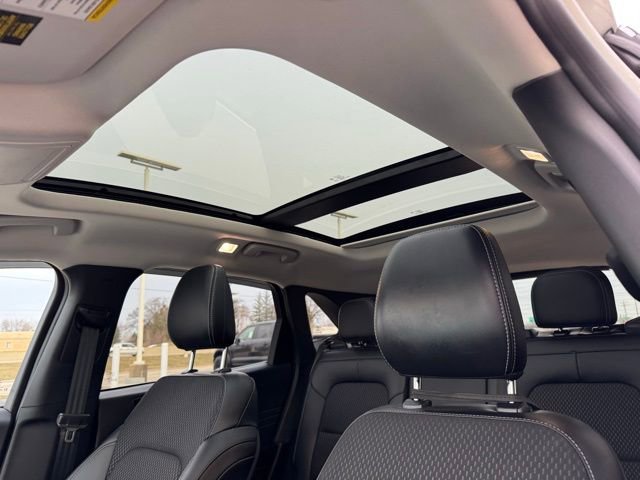 Certified 2025 Ford Escape SE image 10