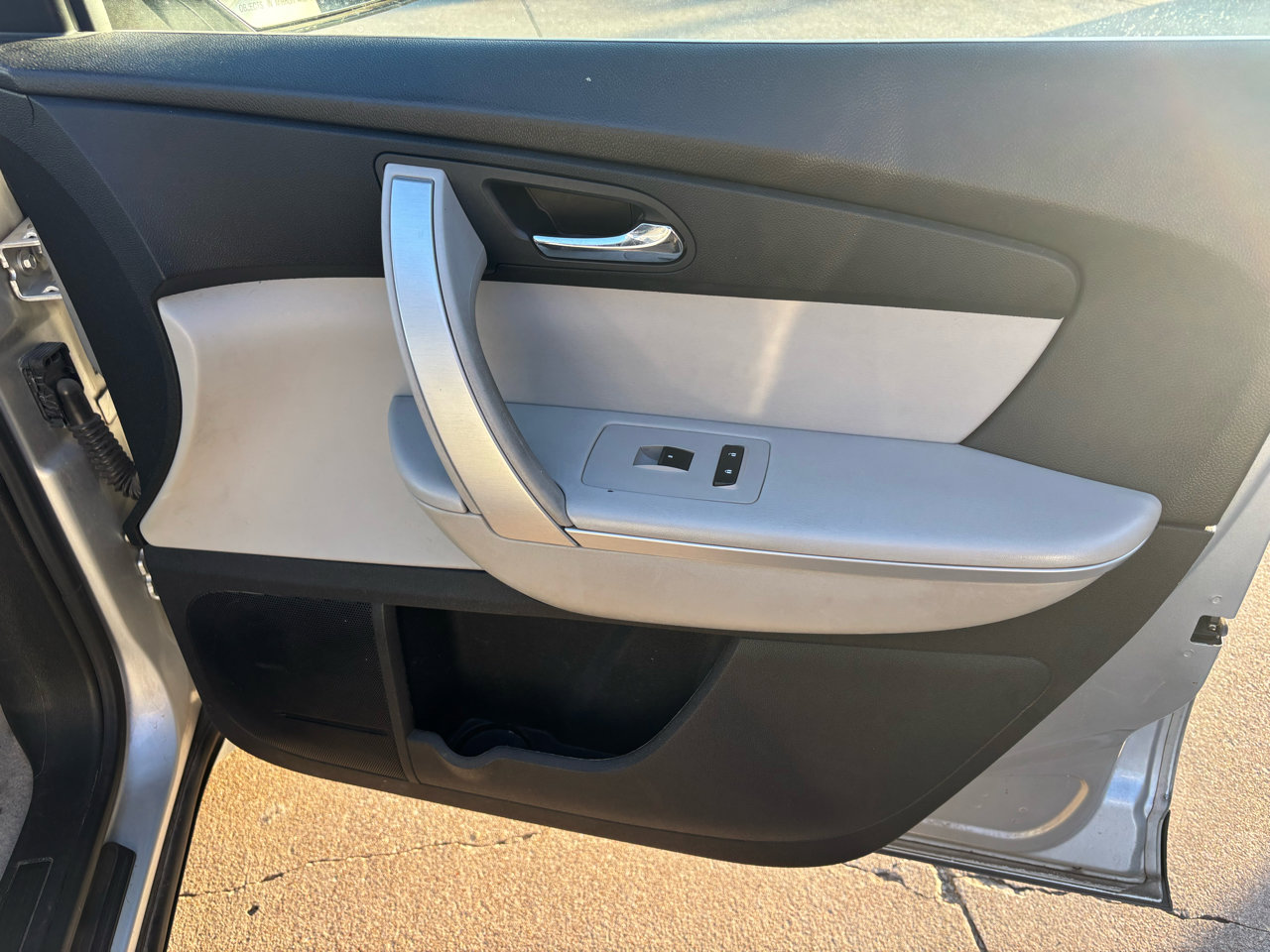 Used 2011 GMC Acadia SL w/ Preferred Package image 12