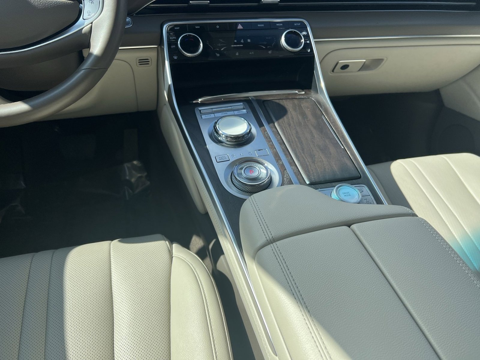 Used 2024 Genesis GV80 2.5T image 23