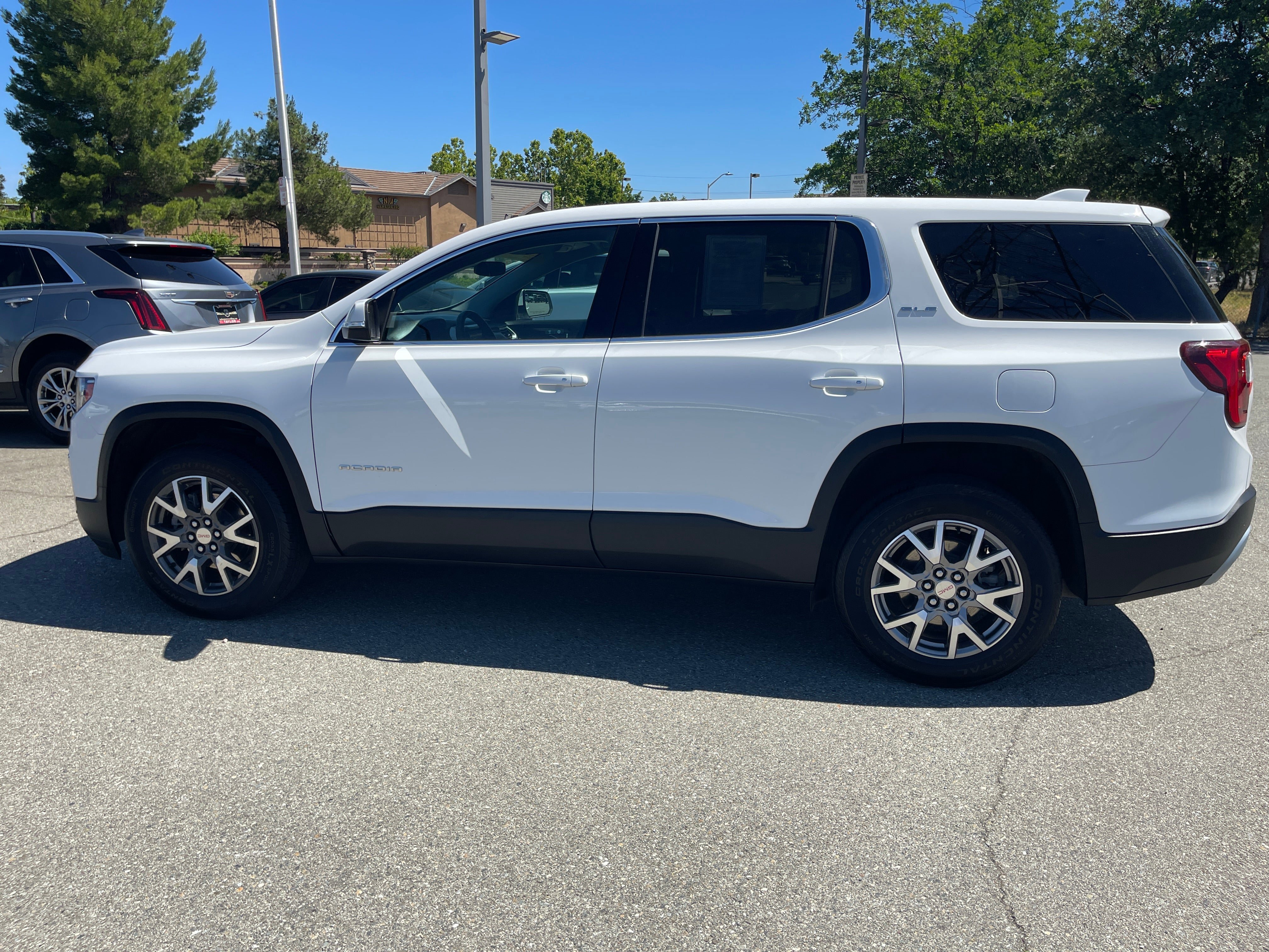 Used 2022 GMC Acadia SLE FWD image 8