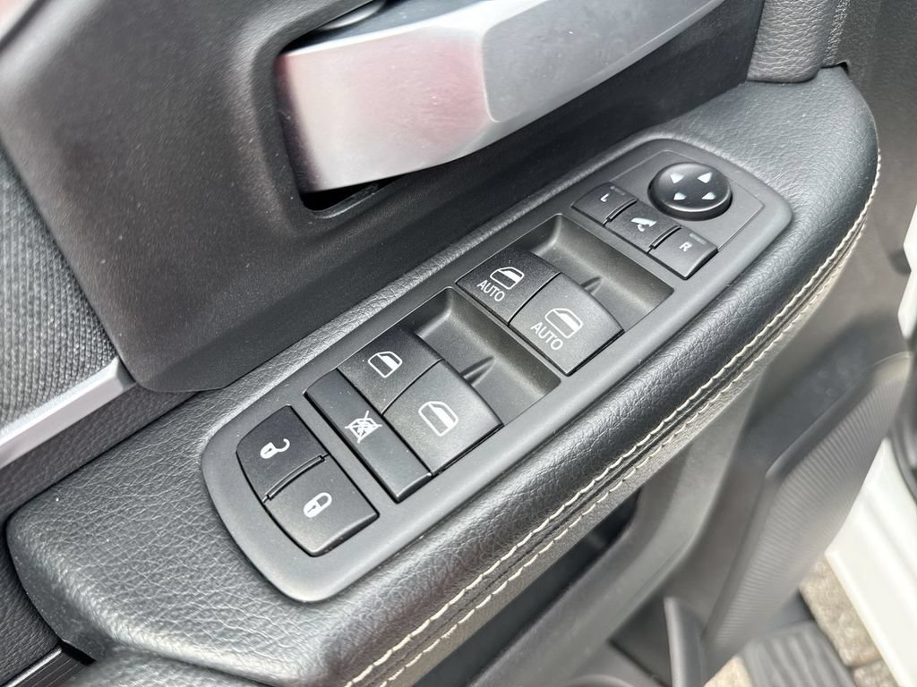 Used 2021 RAM 2500 Big Horn w/ Night Edition AWD/4WD image 13