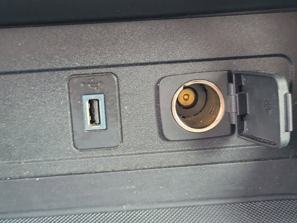 Used 2017 Ford Escape SE w/ Equipment Group 201A image 20