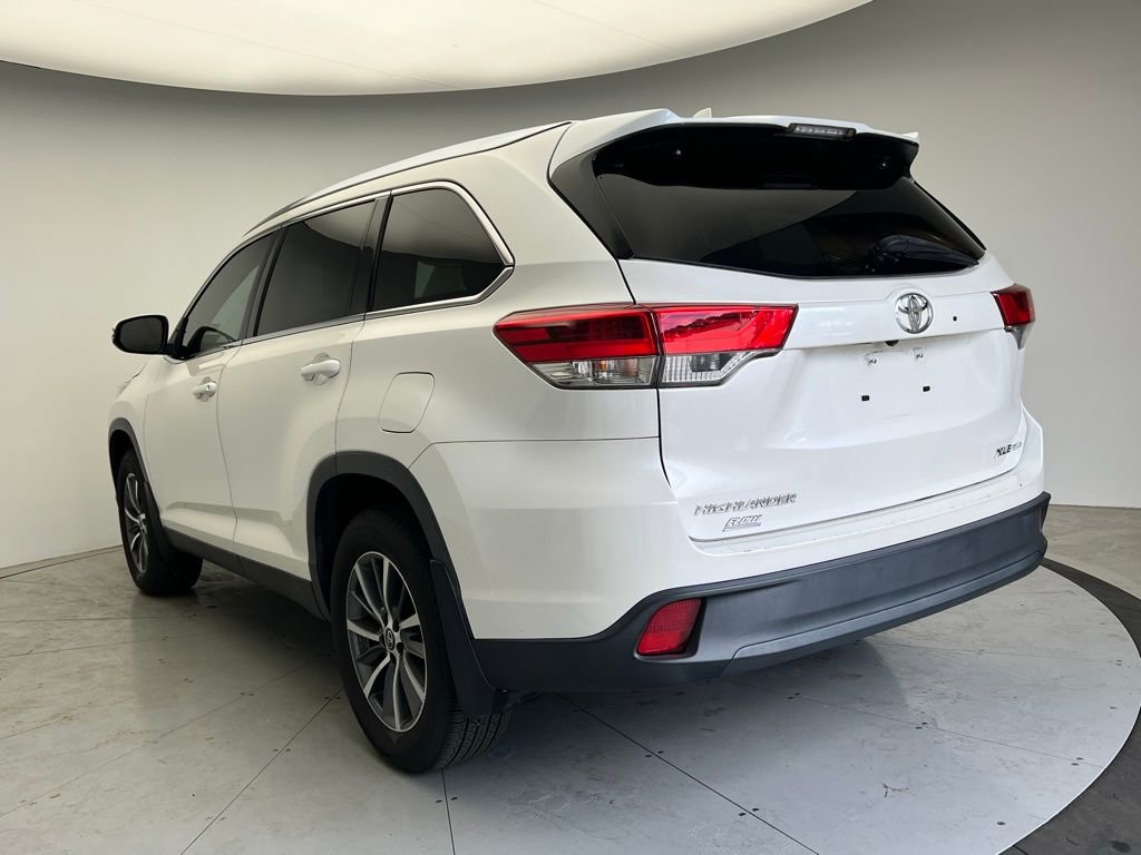 Used 2019 Toyota Highlander XLE image 4