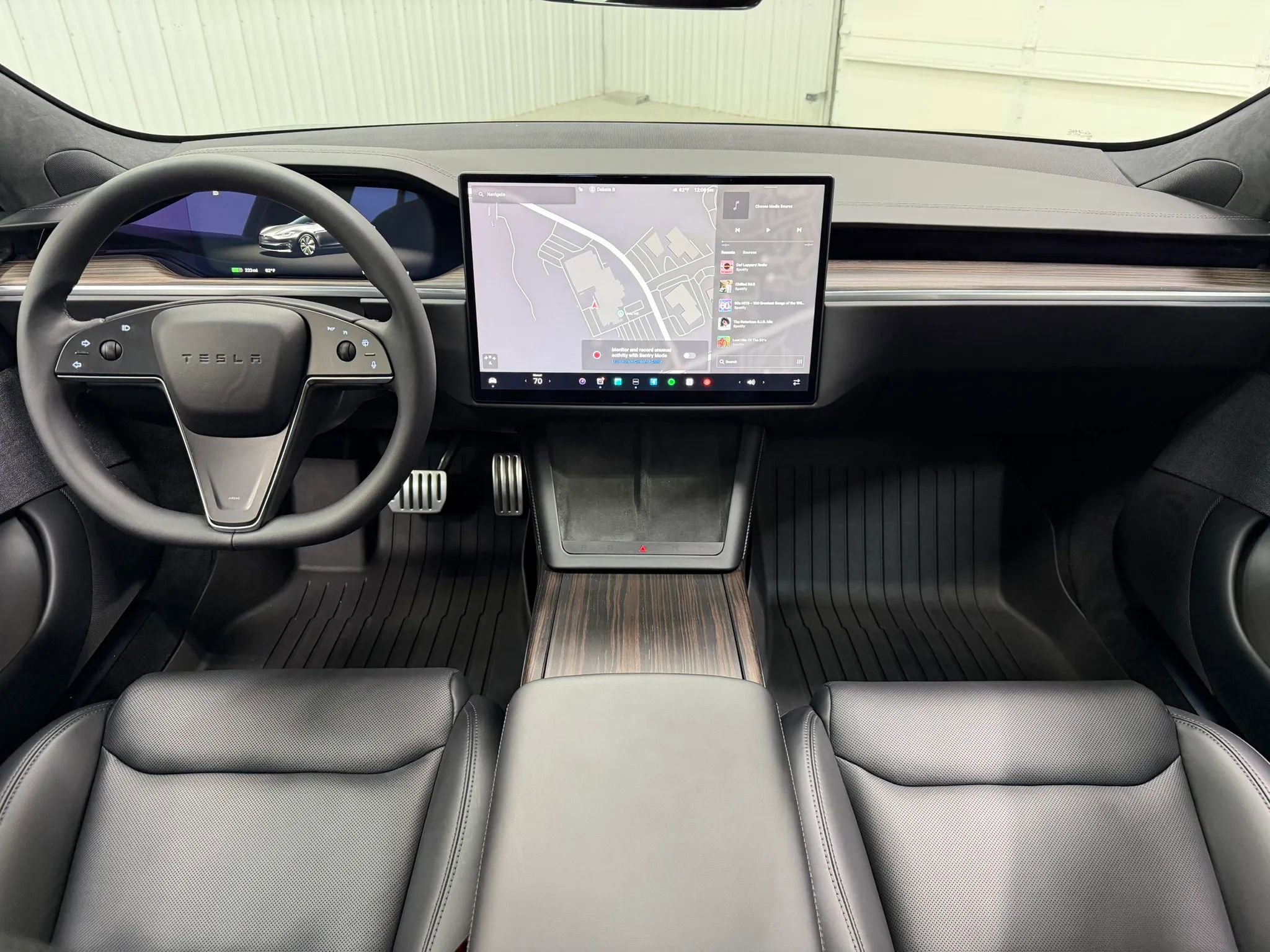 Used 2023 Tesla Model S Standard Range image 13