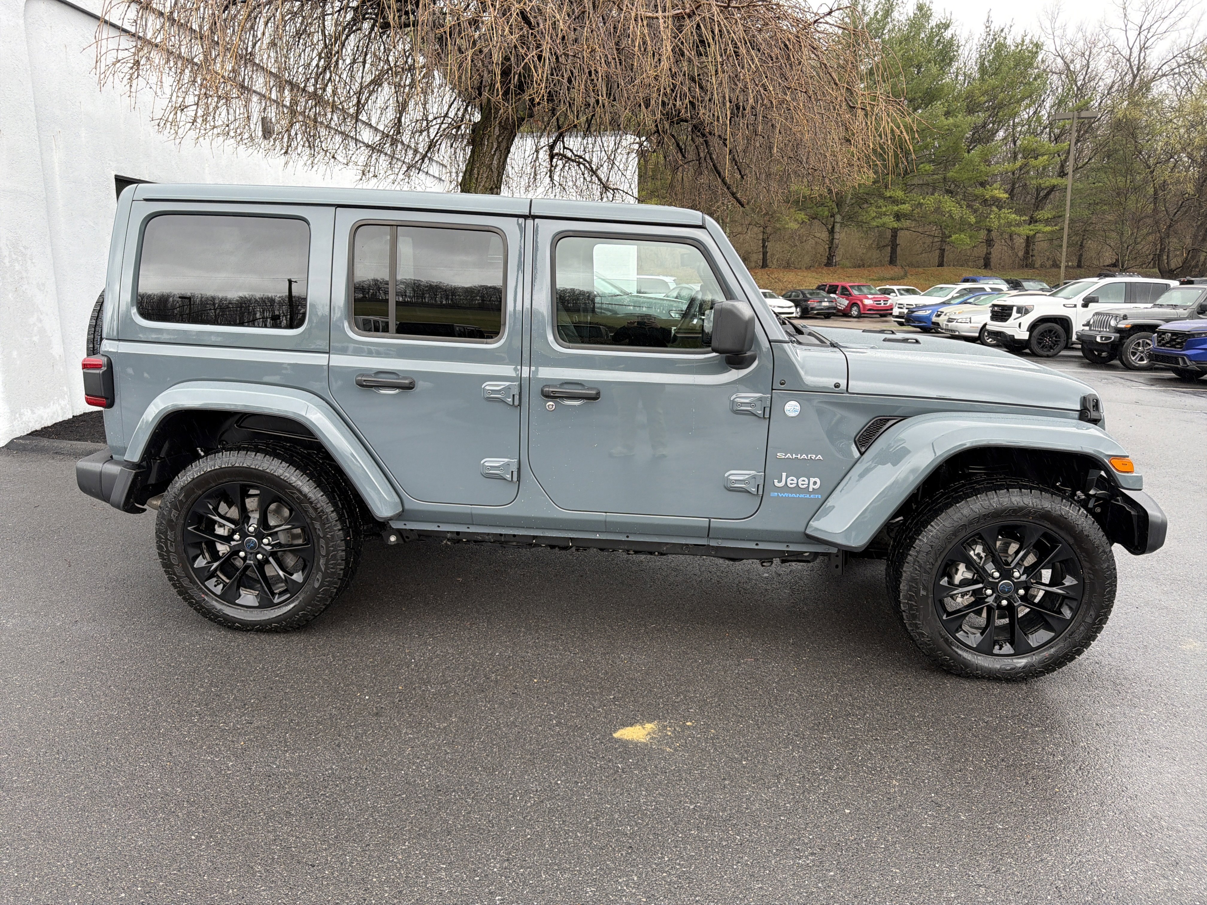 Used 2024 Jeep Wrangler Sahara w/ Technology Group image 2