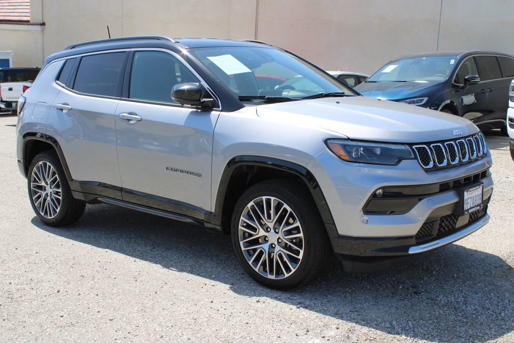 Used 2023 Jeep Compass Limited w/ Elite Group image 3