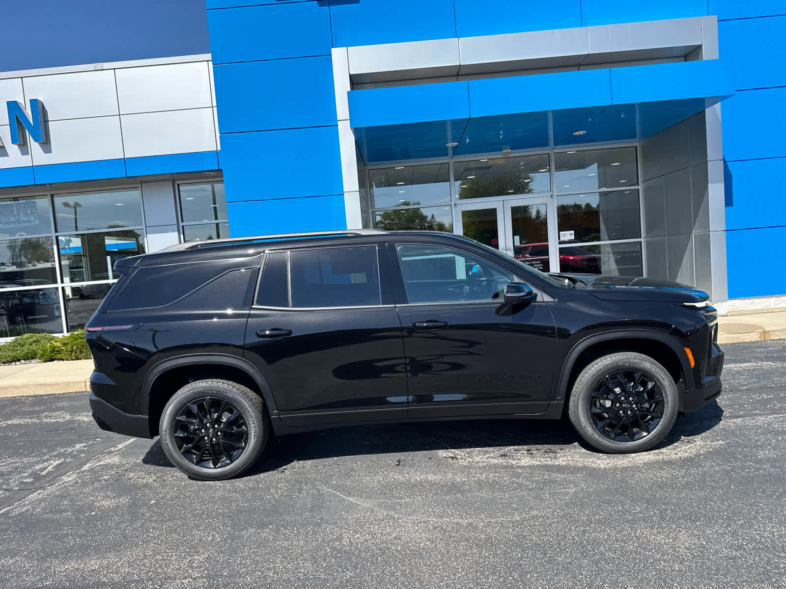New 2026 Chevrolet Traverse LT w/ Midnight/Sport Edition AWD/4WD image 3
