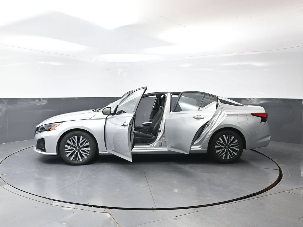 Used 2024 Nissan Altima 2.5 SV FWD image 55