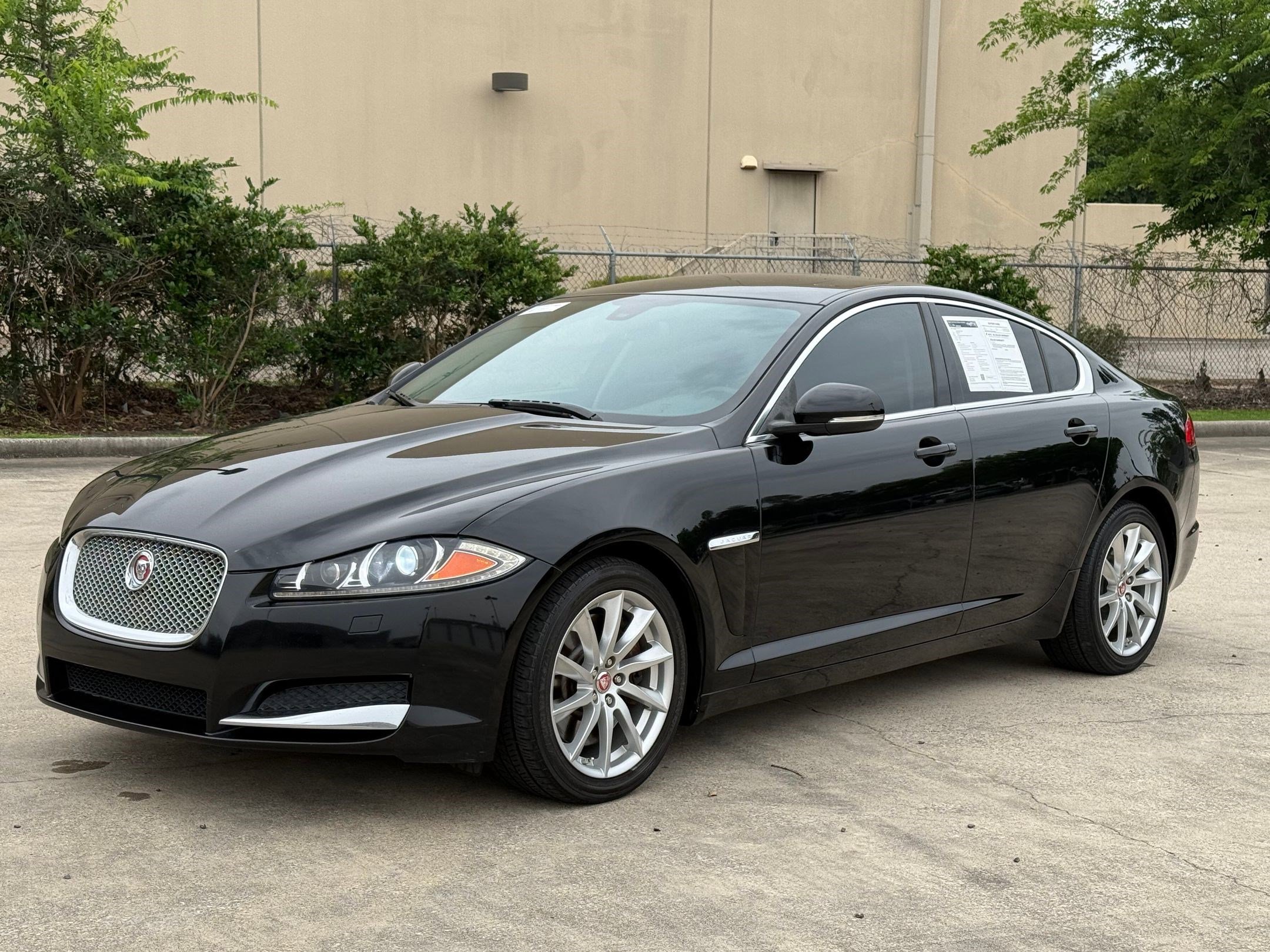 Used 2014 Jaguar XF RWD image 1